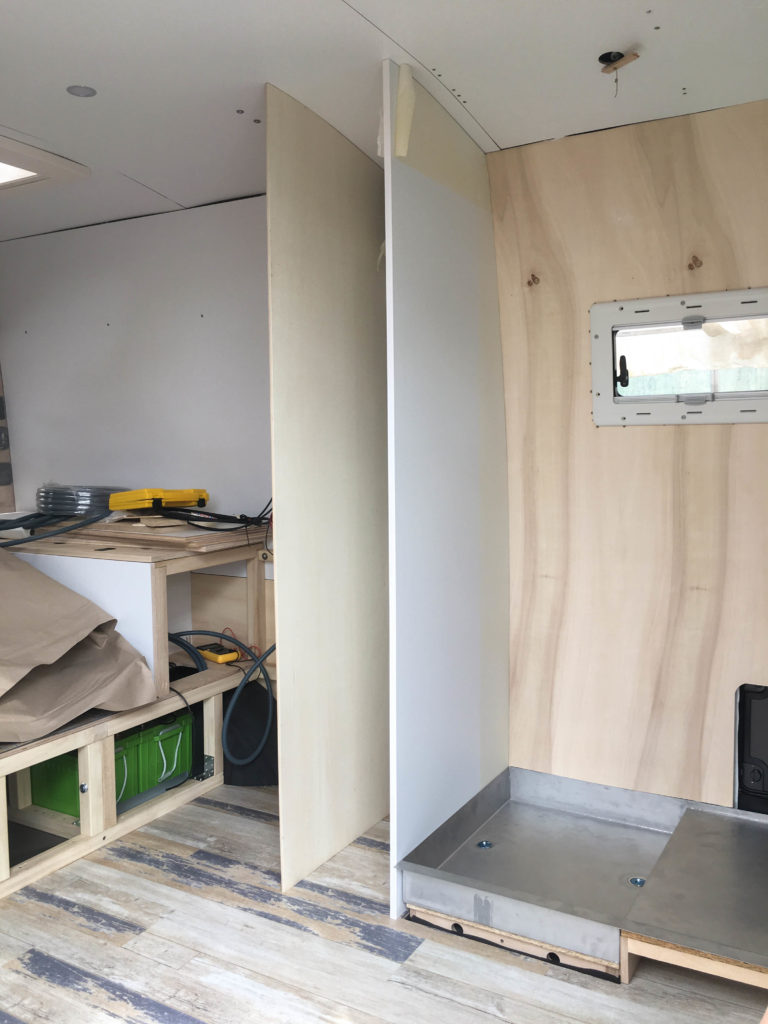 Der Schrank (Teil 1/2) Hochschrank, Unterschränke & Arbeitsplatte