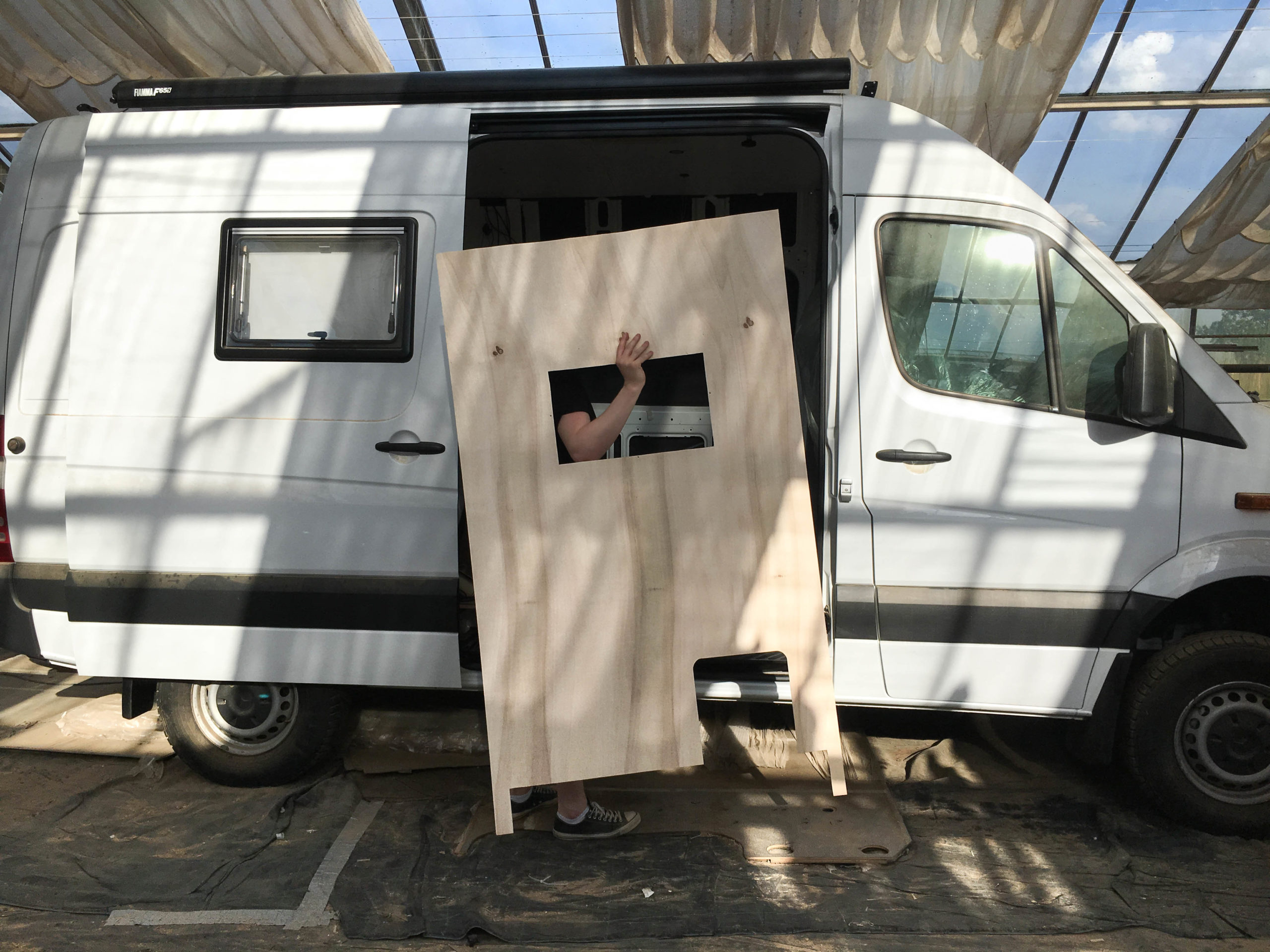 Nasszelle mit Dusche und Toilette im Campervan – Overlandys